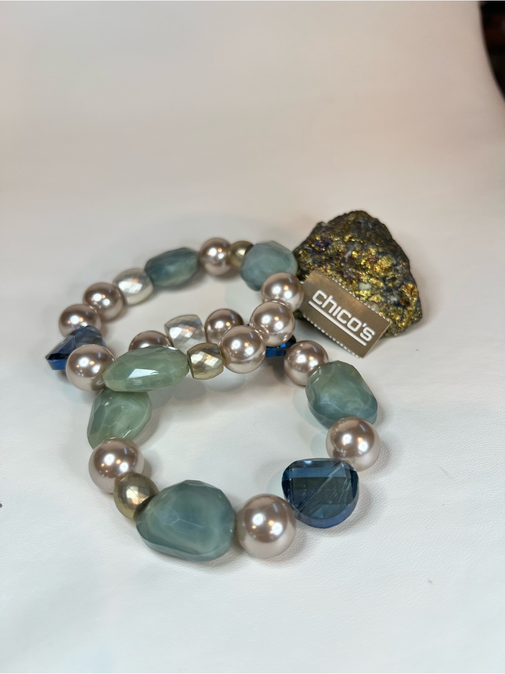 NEW 2pcs Chico’s Lucite Glass Faux Pearl Stretchy Chunky Bohemian Bracelet - Picture 7 of 7